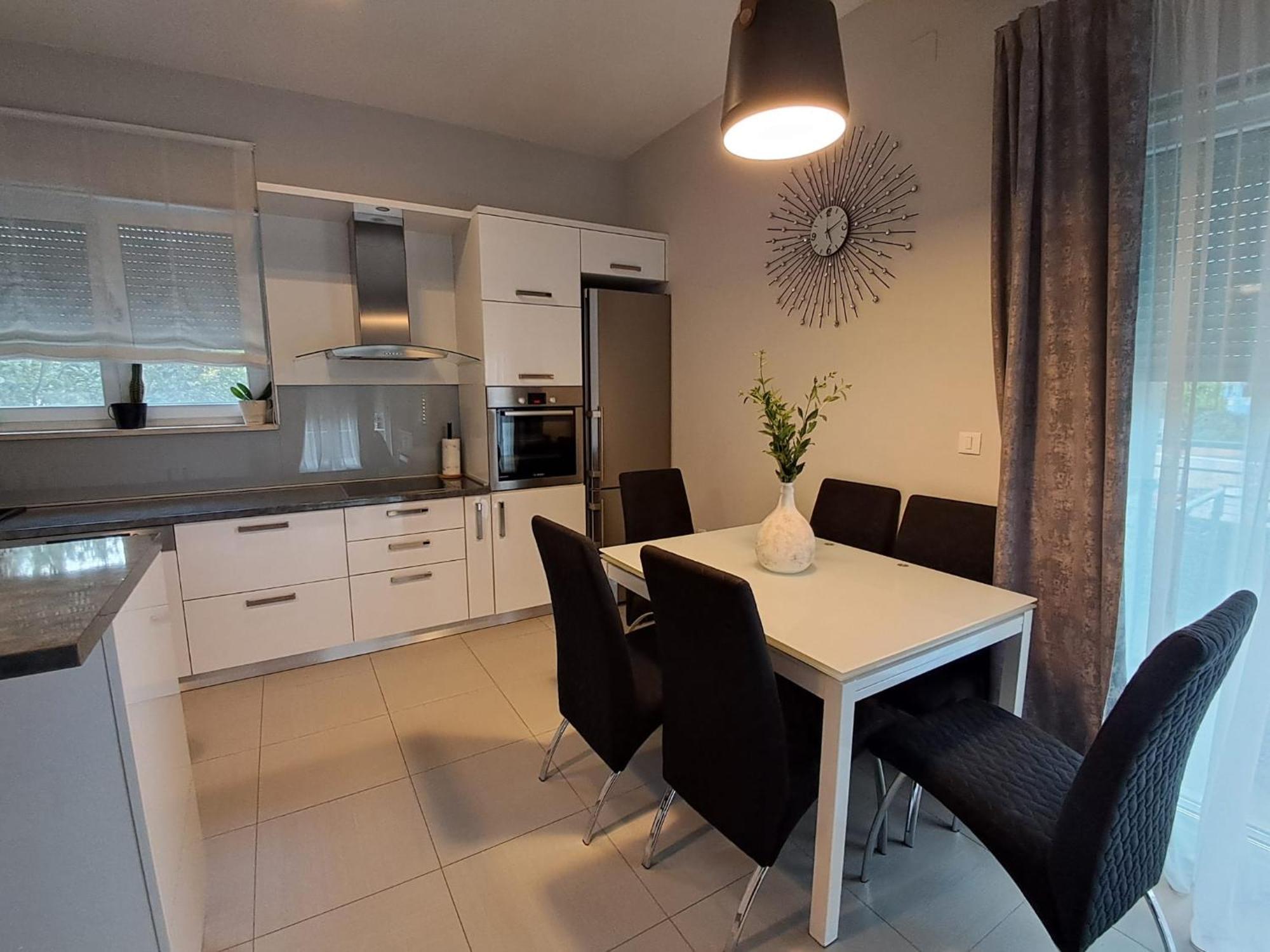 הוילה פודסטראנה Fantastic House מראה חיצוני תמונה